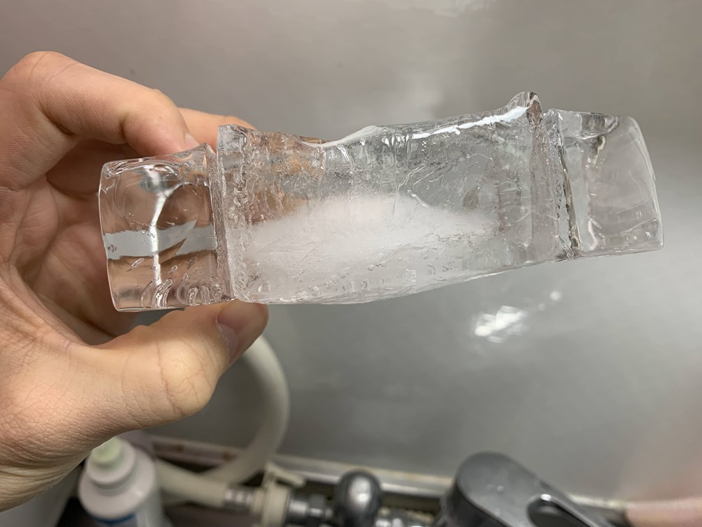 ドウシンシャ 製氷機 不純物の塊